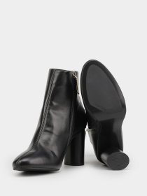 Бoтильоны Calvin Klein модель HW0HW00592-BAX Фото