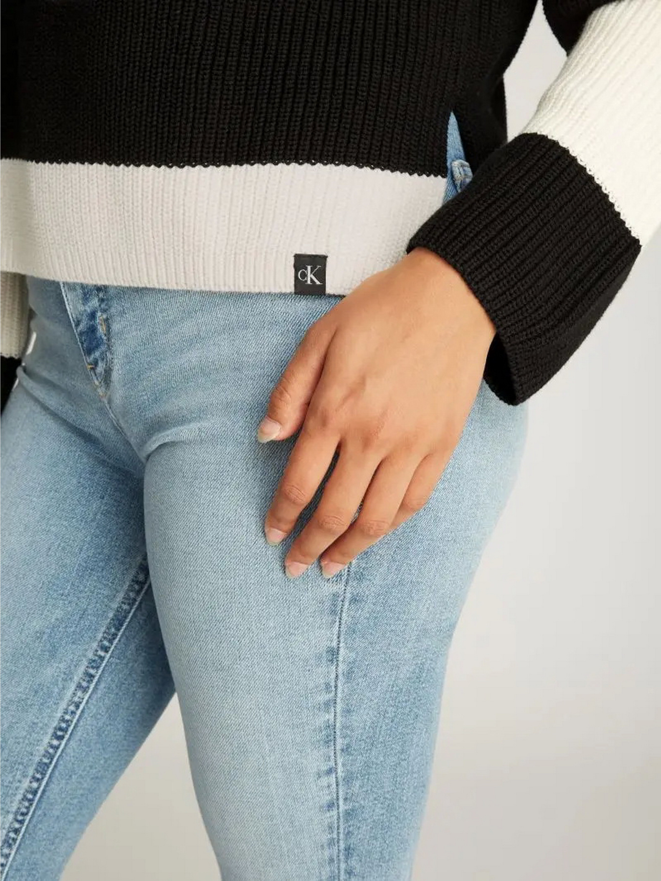 Светри та кардигани Calvin Klein Jeans модель J20J224227-YBI Светри та кардигани Calvin Klein Jeans модель J20J224227-YBI Фото
