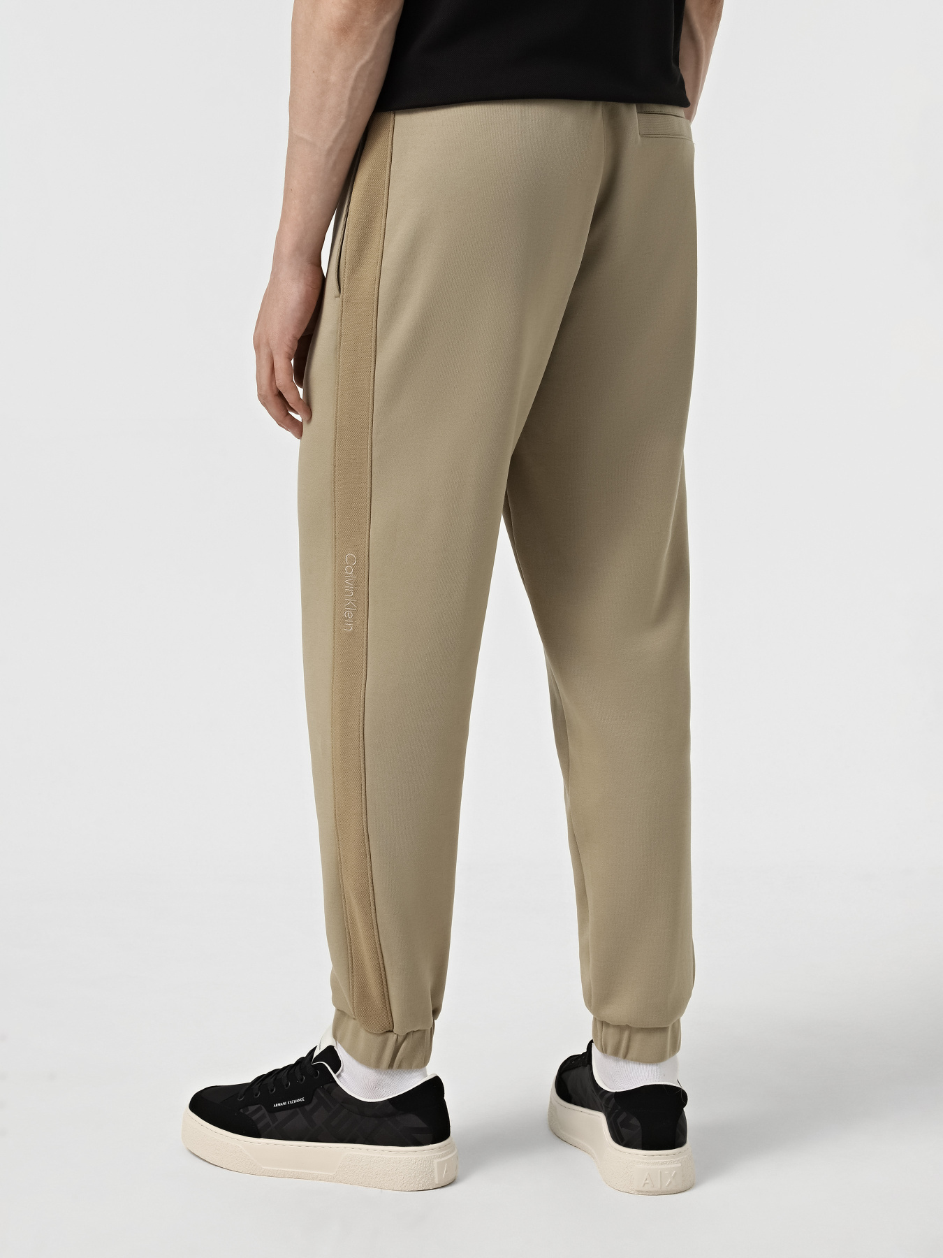 Джоггеры Calvin Klein Jeans модель J30J327243-HI0 Фото