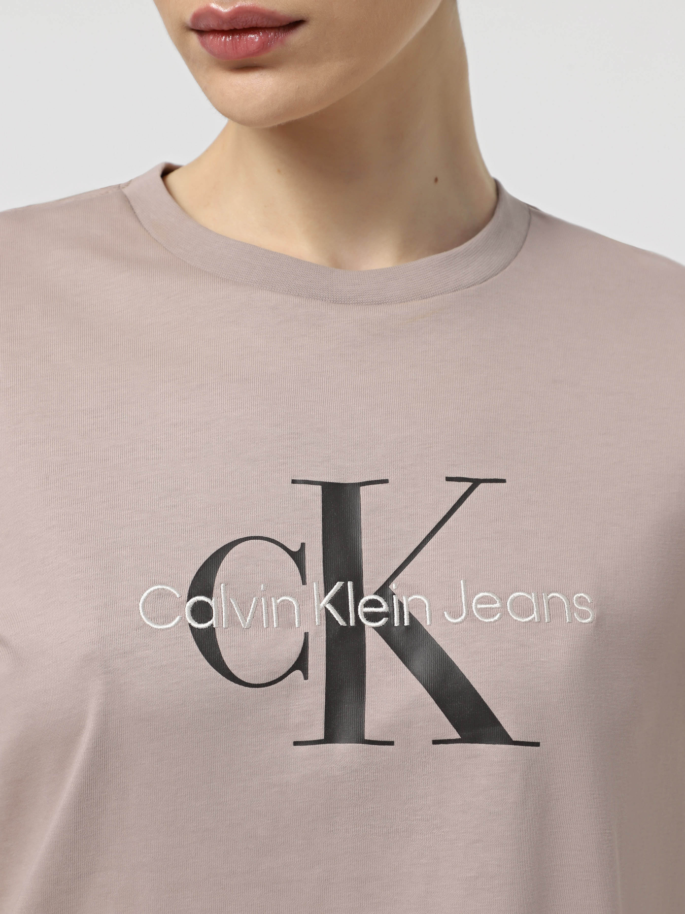 Футболка Calvin Klein Jeans Monogram модель 00040WL259-PCF Фото