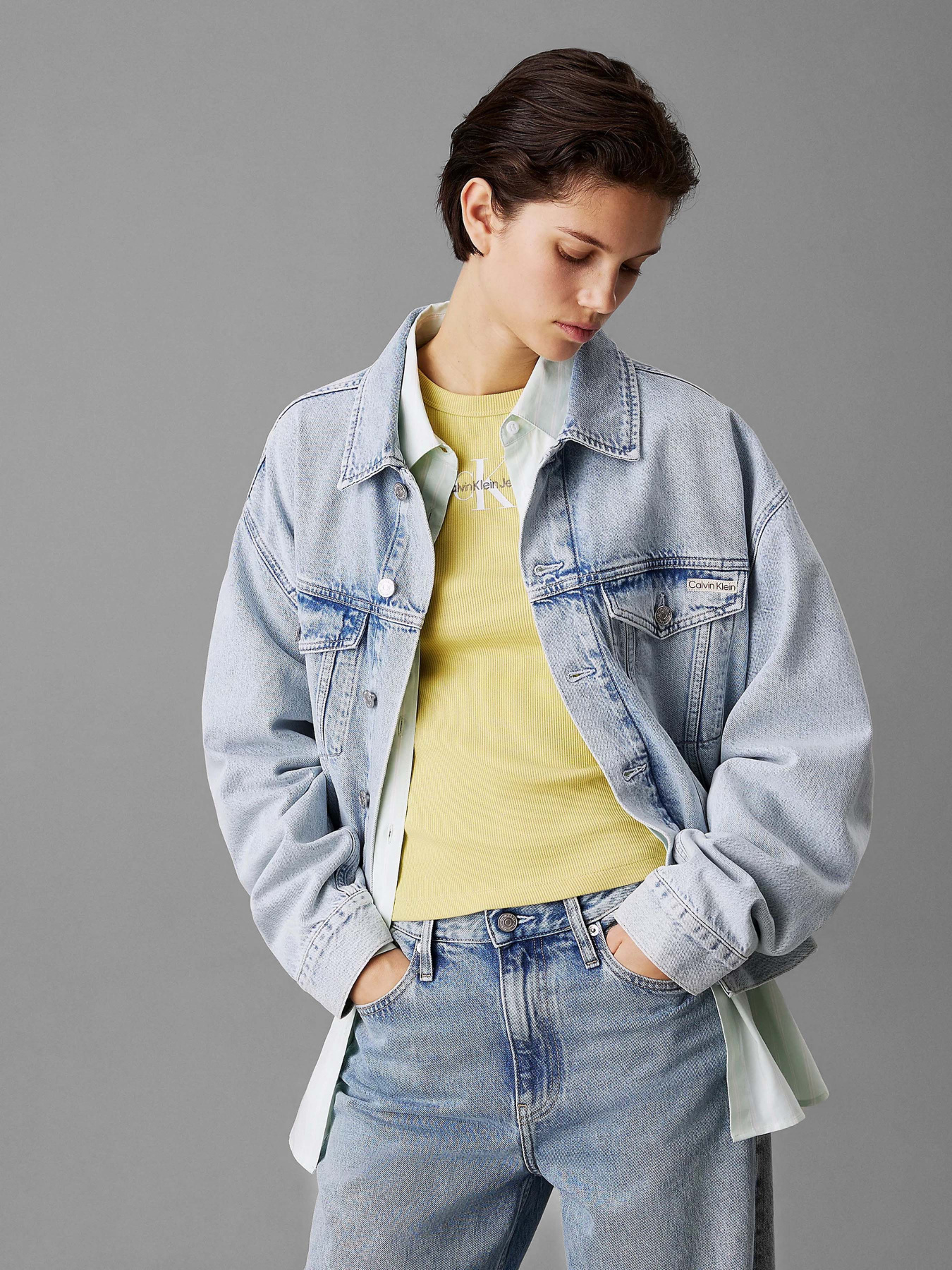 Джинсова куртка Calvin Klein Jeans модель J20J225186-1AA Джинсова куртка Calvin Klein Jeans модель J20J225186-1AA Фото