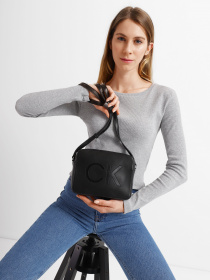 Кросс-боди Calvin Klein модель K60K608894_BAX Фото