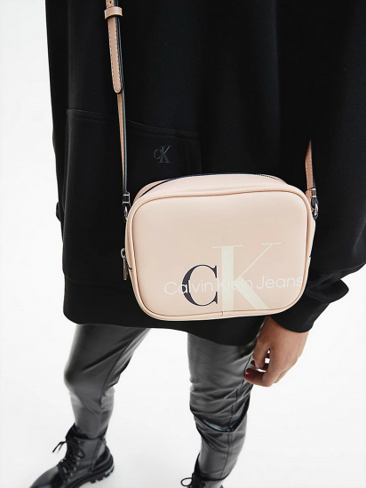 Кросс-боди Calvin Klein модель K60K608932_YAS — фото 4 - INTERTOP