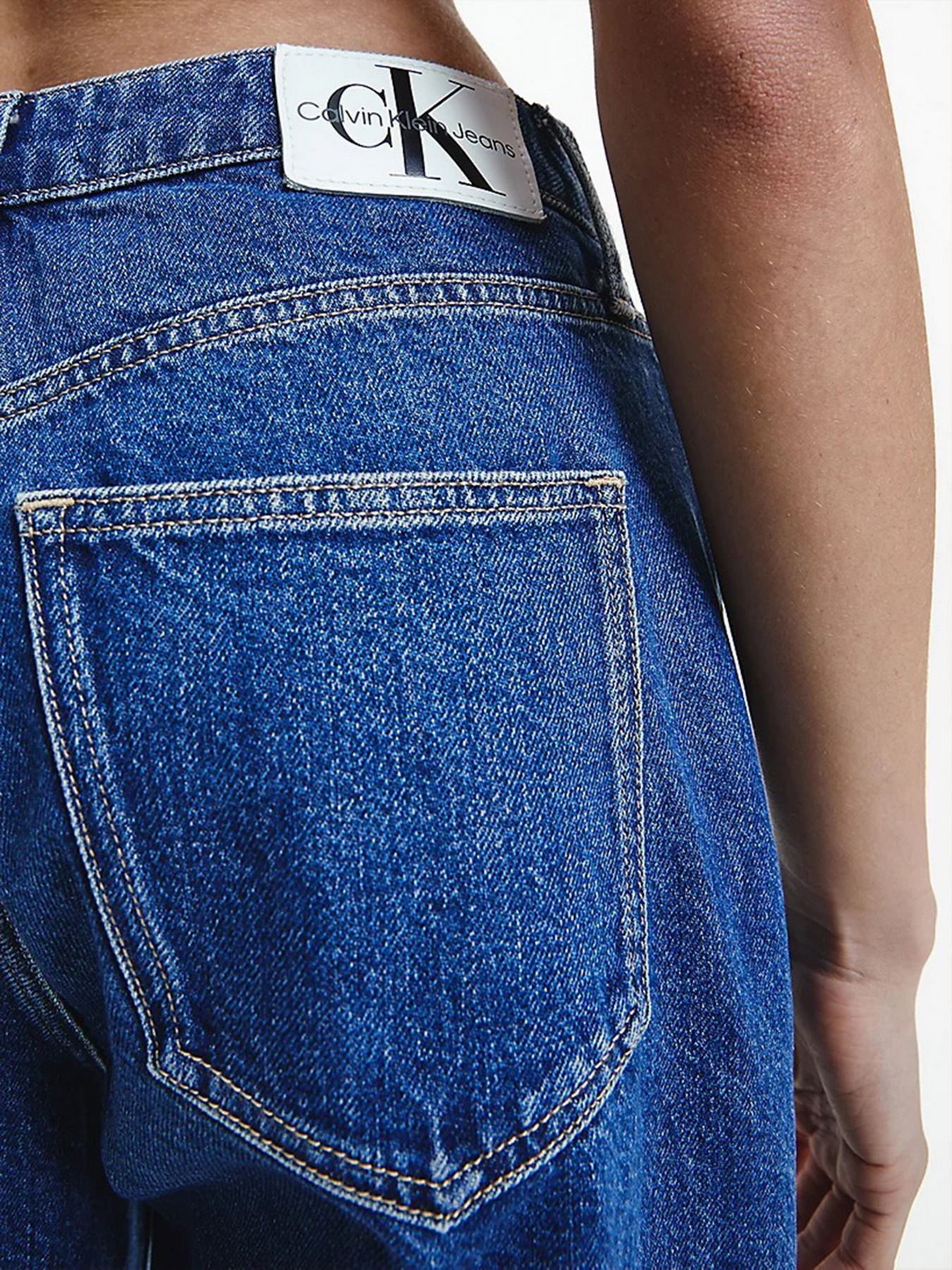 Бойфренди Calvin Klein модель J20J218615_1A4 Фото