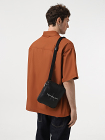 Мессенджер Calvin Klein Monogram Soft Reporter18 модель K50K510108-BDS Фото