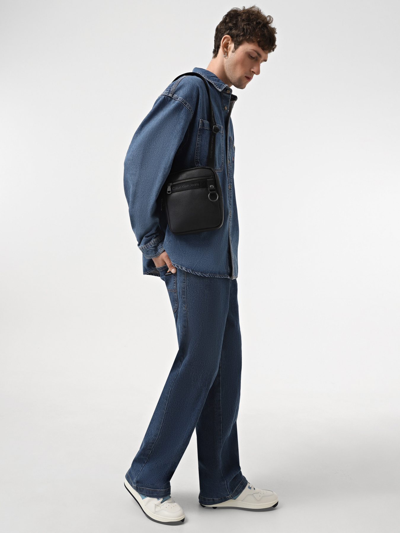 Мессенджер Calvin Klein Explorer Reporter 18 Pu модель K50K510110-BDS Фото