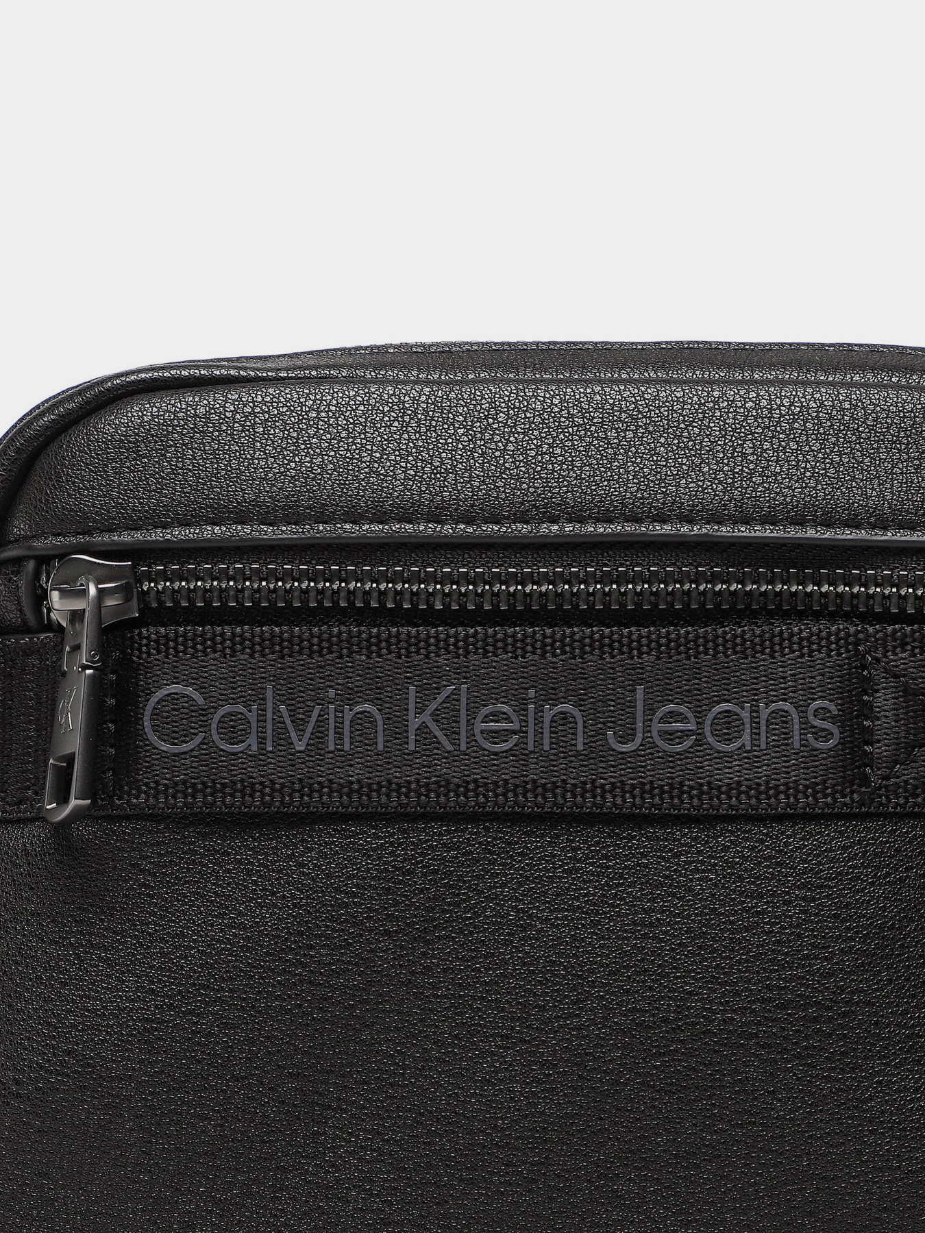 Мессенджер Calvin Klein Explorer Reporter 18 Pu модель K50K510110-BDS Мессенджер Calvin Klein Explorer Reporter 18 Pu модель K50K510110-BDS Фото