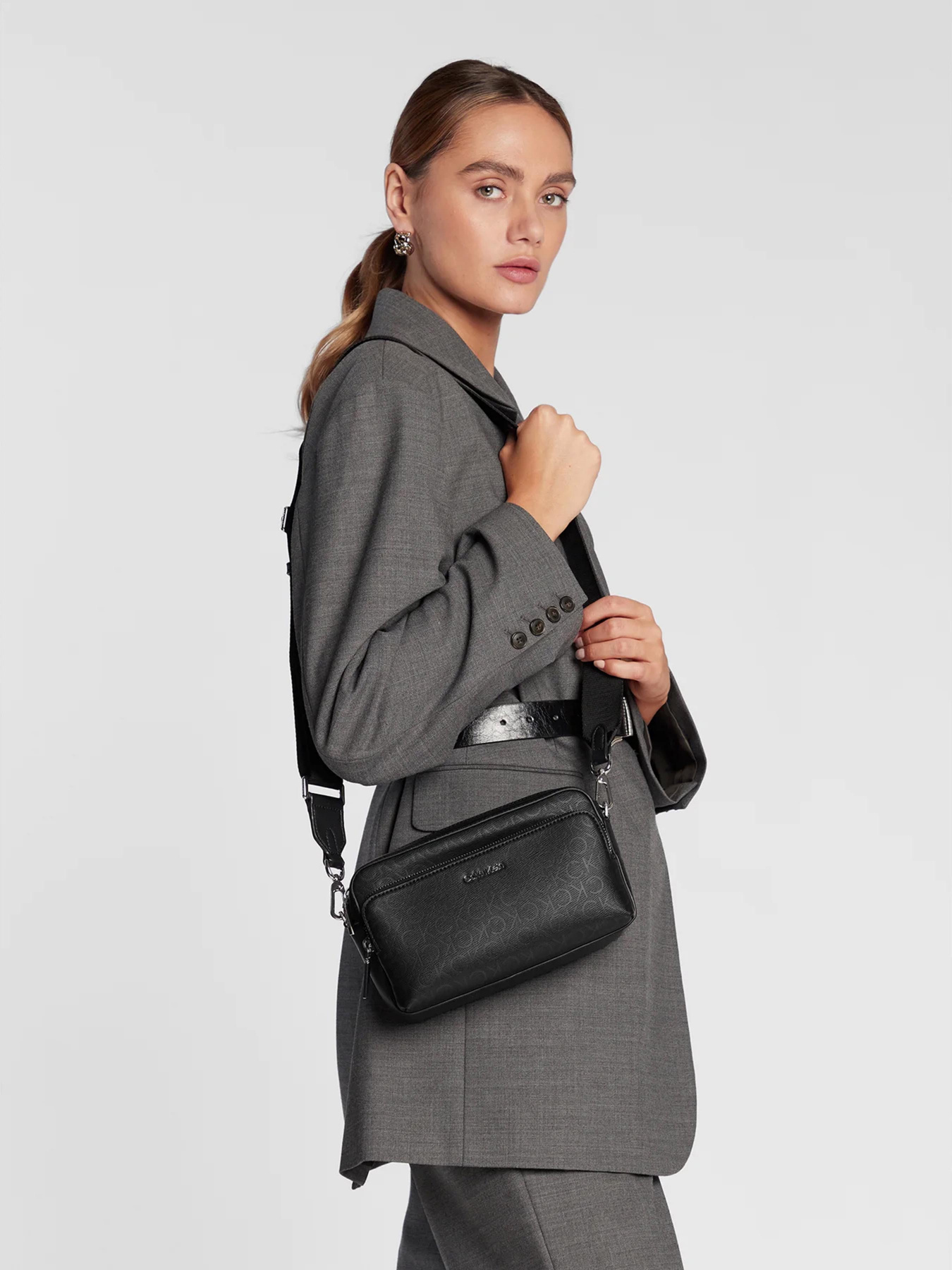 Кросс-боди Calvin Klein Ck Must Camera Bag Lg Epi Mono модель K60K609895-0GJ Фото