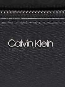 Кросс-боди Calvin Klein Ck Must Camera Bag Lg Epi Mono модель K60K609895-0GJ Фото