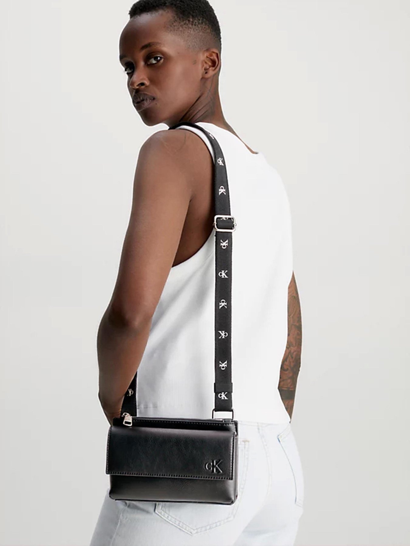 Чехол для смартфона Calvin Klein модель K60K610707-BDS Фото