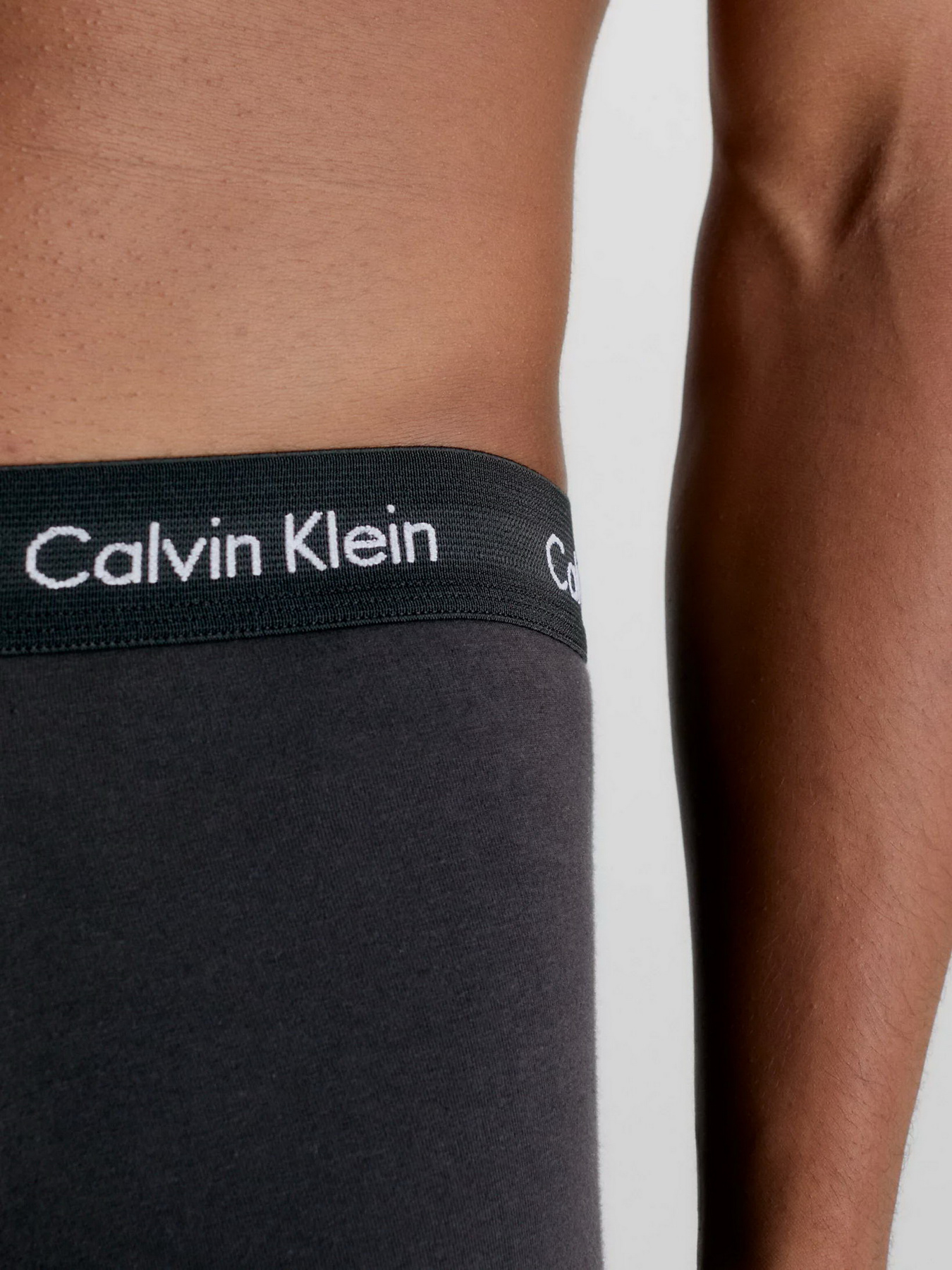 Набір трусів Calvin Klein Underwear 3P Boxer Brief Boxer Short модель 000NB1770A-H4W Фото