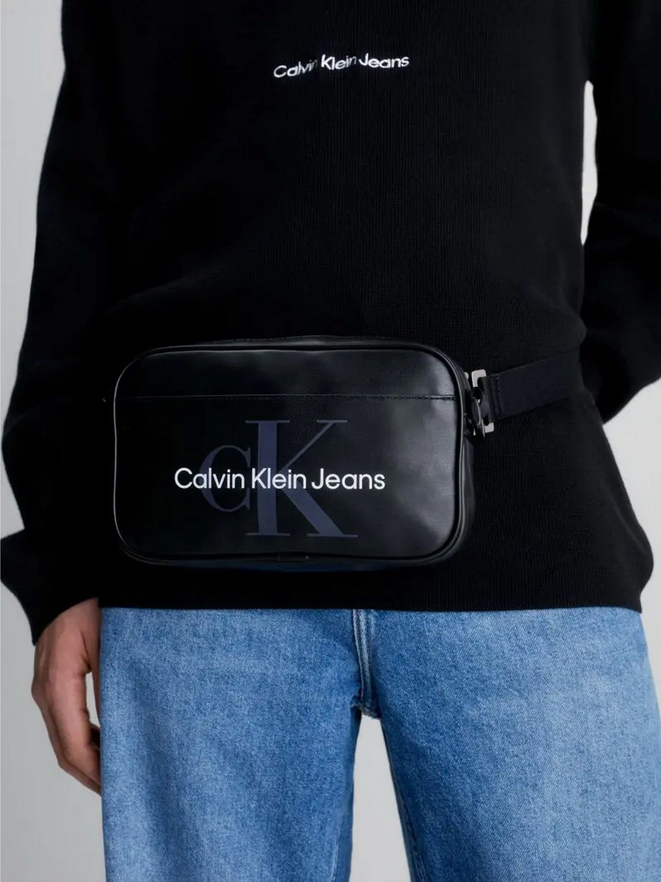 Мессенджер Calvin Klein Monogram Soft Camera Bag22 модель K50K510396-BDS Фото