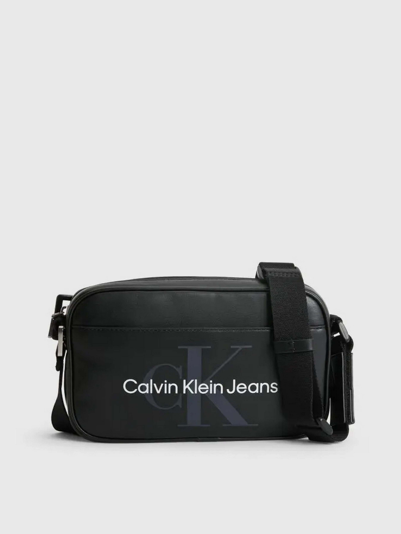 Мессенджер Calvin Klein Monogram Soft Camera Bag22 модель K50K510396-BDS Фото