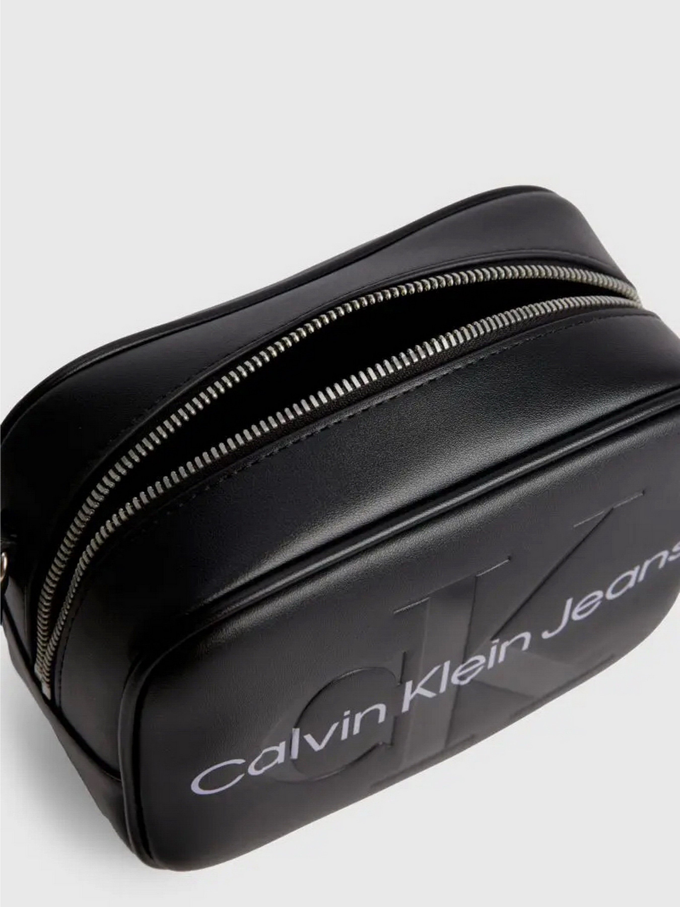 Крос-боді Calvin Klein Sculpted Camera Bag8 Mono модель K60K610275-0GJ Крос-боді Calvin Klein Sculpted Camera Bag8 Mono модель K60K610275-0GJ Фото