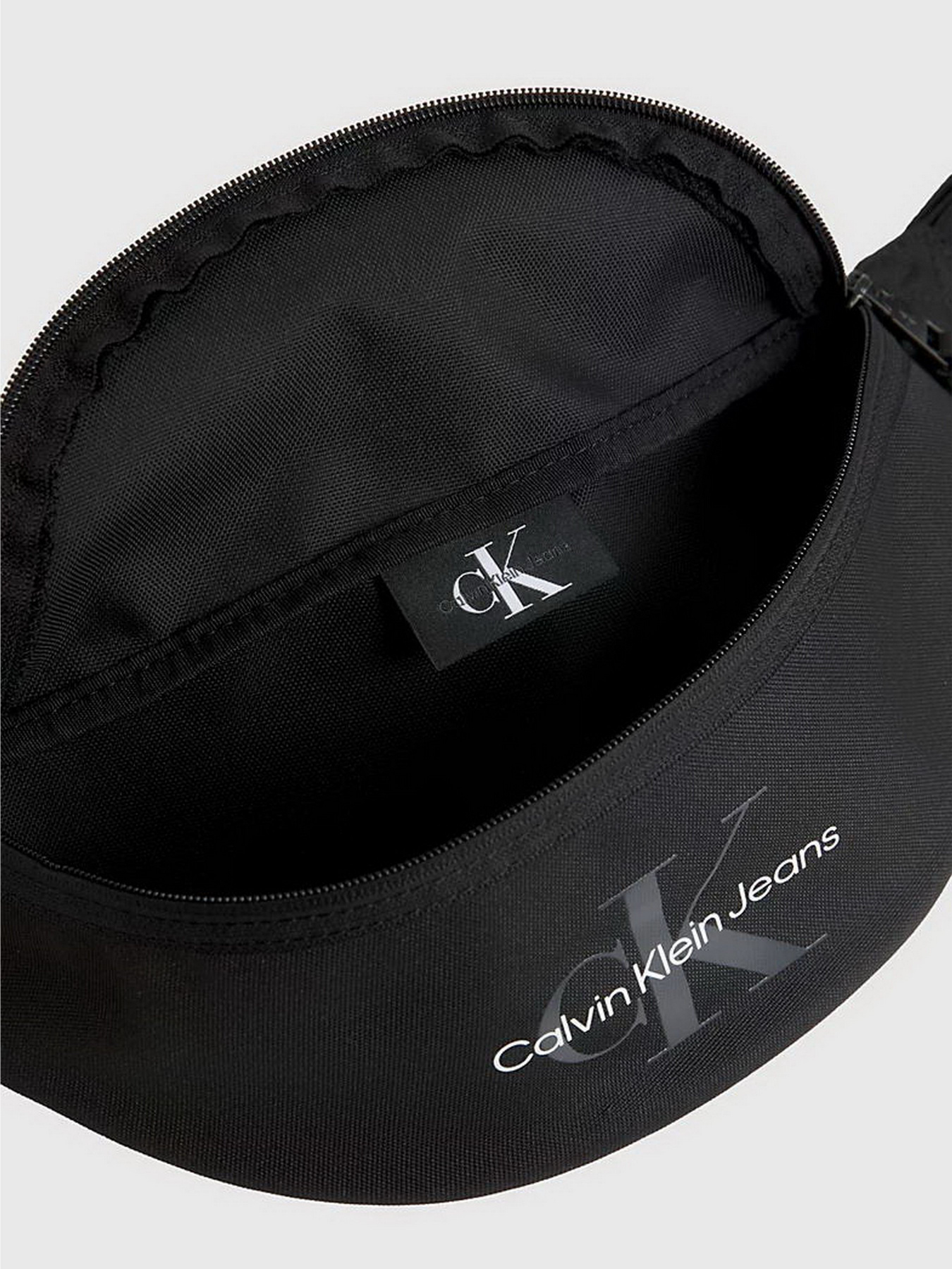 Поясная сумка Calvin Klein Ultralight Waistbag38 модель K50K511096-BDS Фото