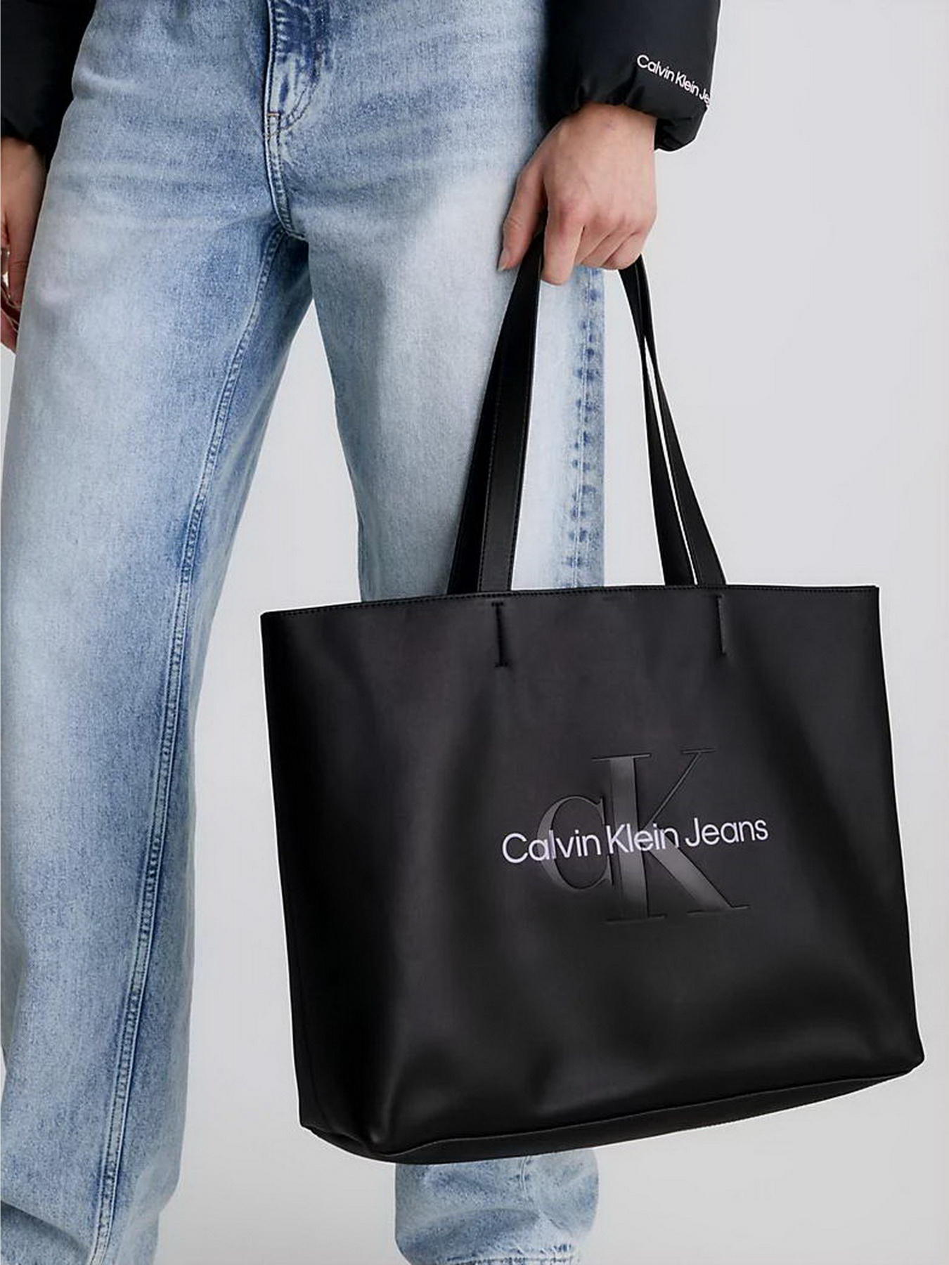 Шоппер Calvin Klein Sculpted Slim Tote34 Mono модель K60K610825-0GJ Фото