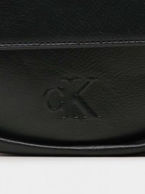 Кросс-боди Calvin Klein Ultralight Saddle22 Pu модель K60K610846-BDS Кросс-боди Calvin Klein Ultralight Saddle22 Pu модель K60K610846-BDS Фото