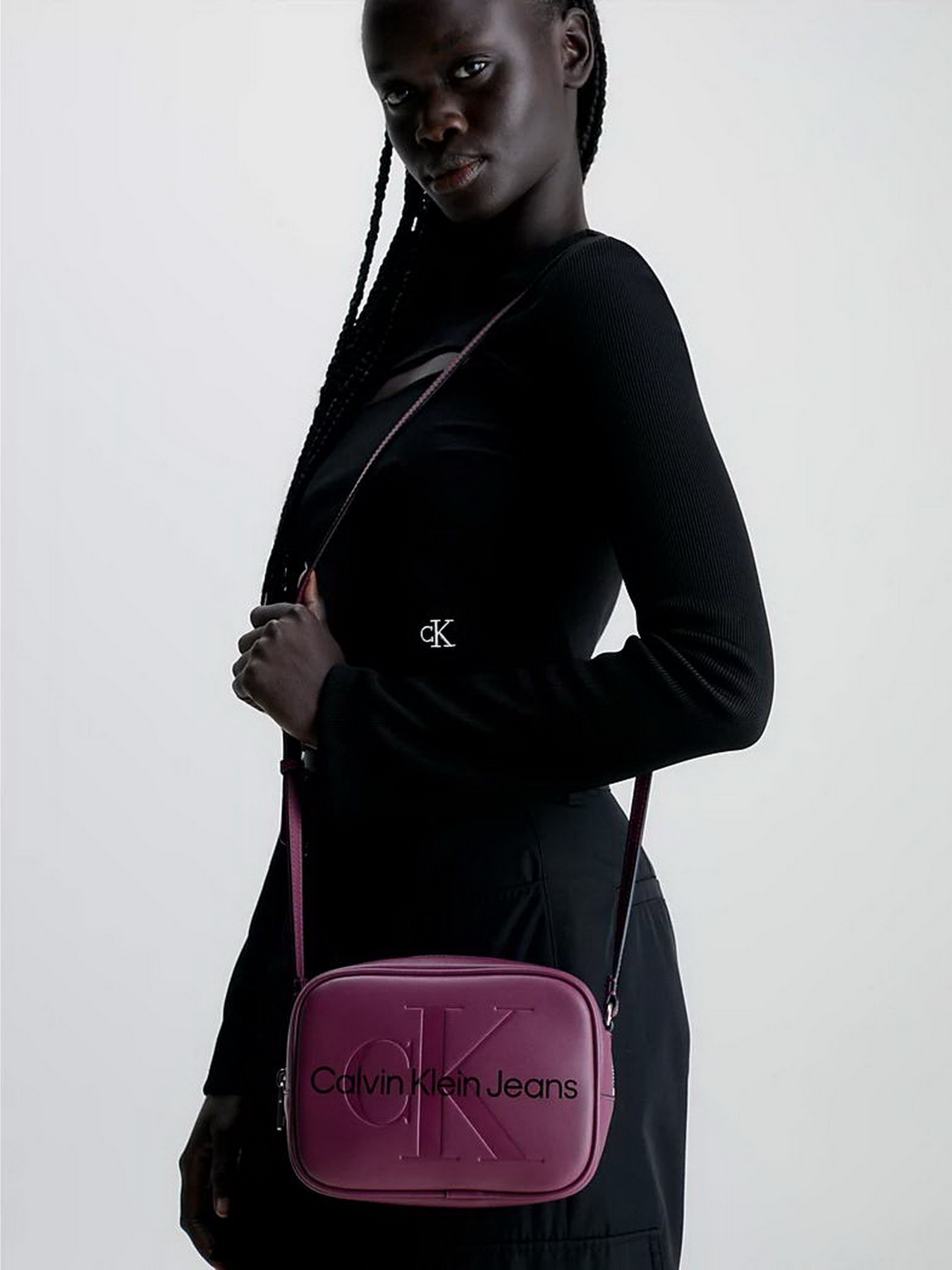 Кросс-боди Calvin Klein Sculpted Camera Bag18 Mono модель K60K610275-VAC Фото