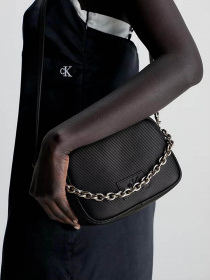 Кросс-боди Calvin Klein Sculpted Camera Bag18 W/Chain модель K60K611189-BDS Фото