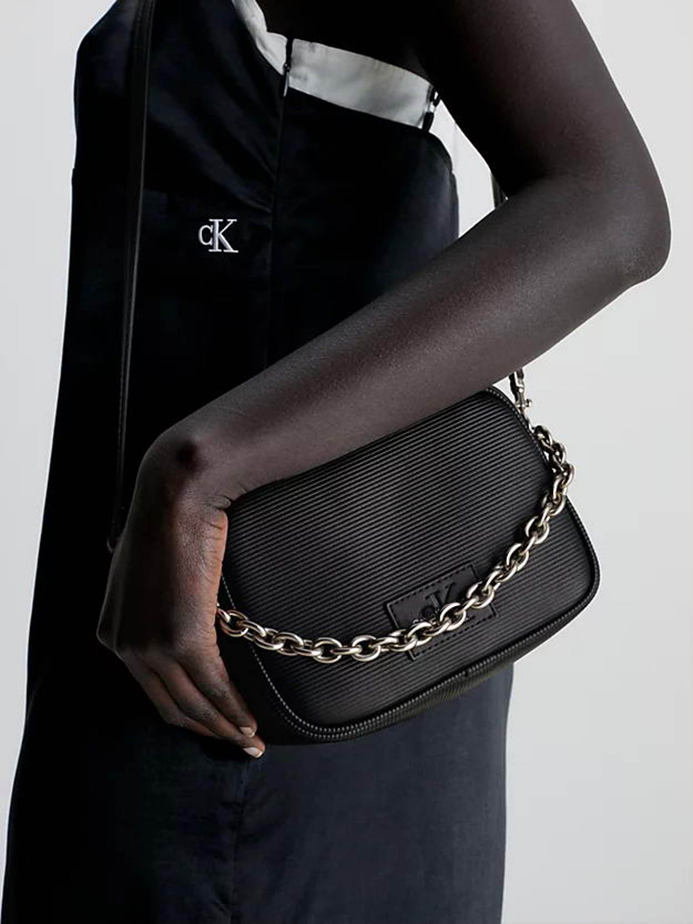 Кросс-боди Calvin Klein Sculpted Camera Bag18 W/Chain модель K60K611189-BDS Фото