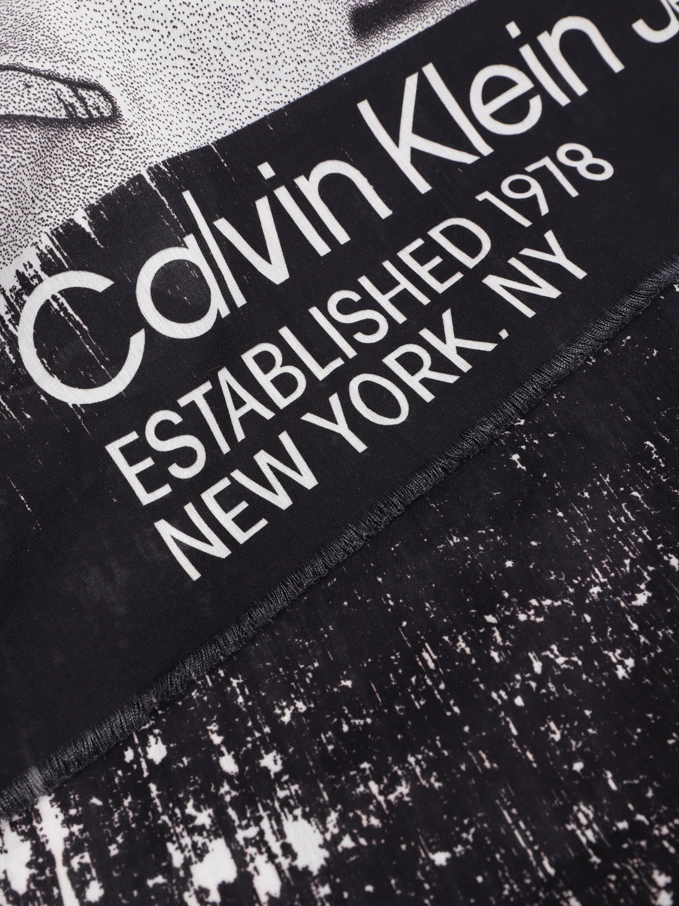 Шарф Calvin Klein Monologo Embro Scarf модель K60K610912-BDS Фото