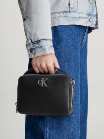 Крос-боді Calvin Klein Minimal Monogram Camera Bag18 T модель K60K611222-BDS Фото
