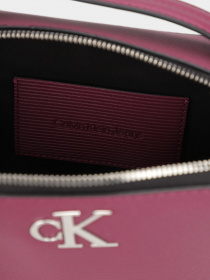 Крос-боді Calvin Klein Minimal Monogram Camera Bag18 модель K60K611222-VAC Фото
