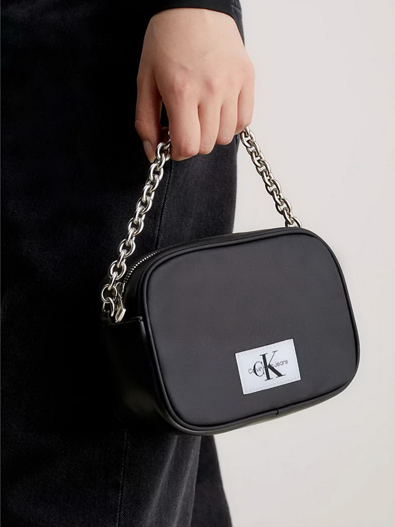 Кросс-боди Calvin Klein Nylon Chain Camera Bag18 модель K60K611224-BDS Фото