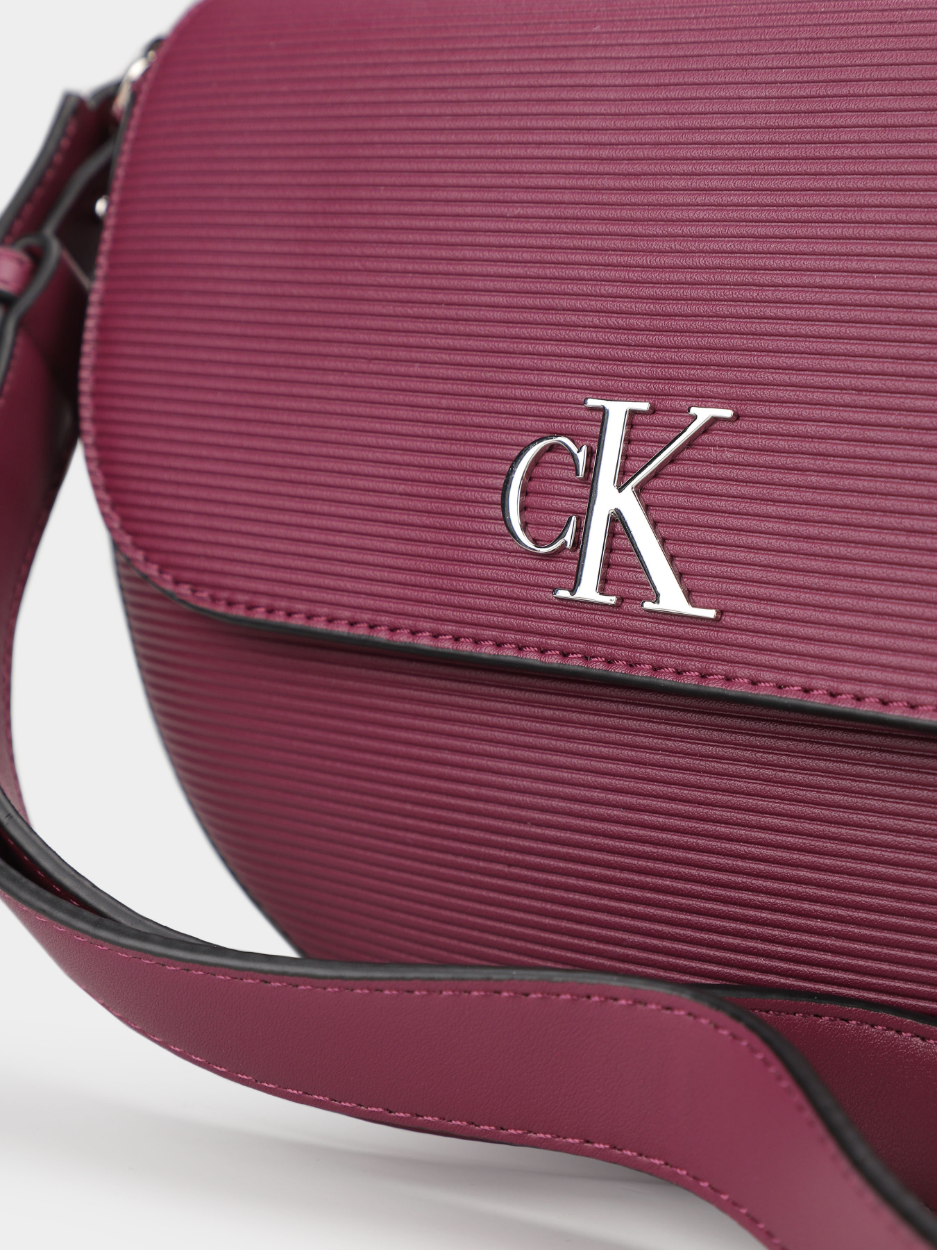 Кросс-боди Calvin Klein Minimal Monogram Saddle Bag22 модель K60K611226-VAC Фото