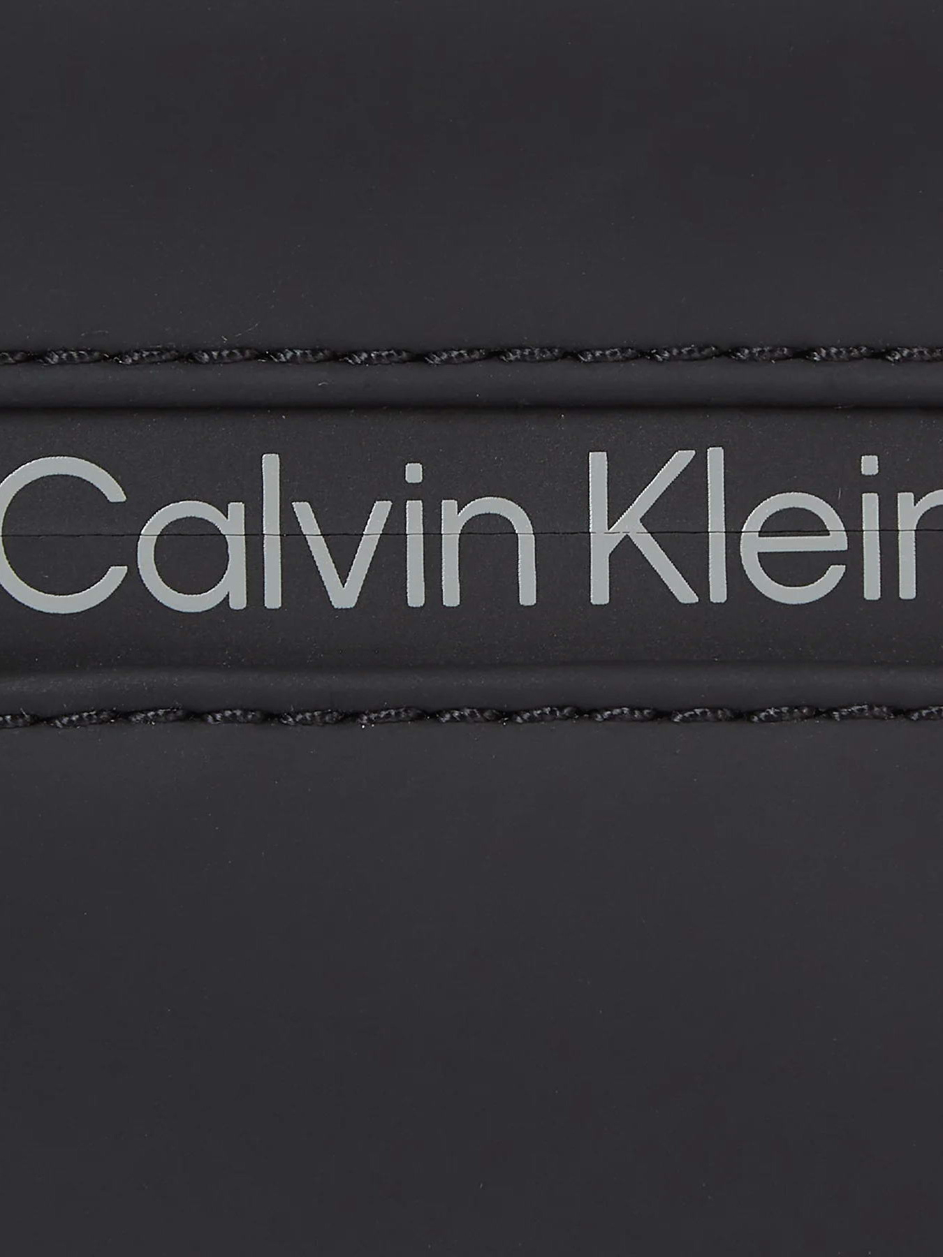 Мессенджер Calvin Klein Rubberized Conv Flatpack S модель K50K510795-BAX Фото