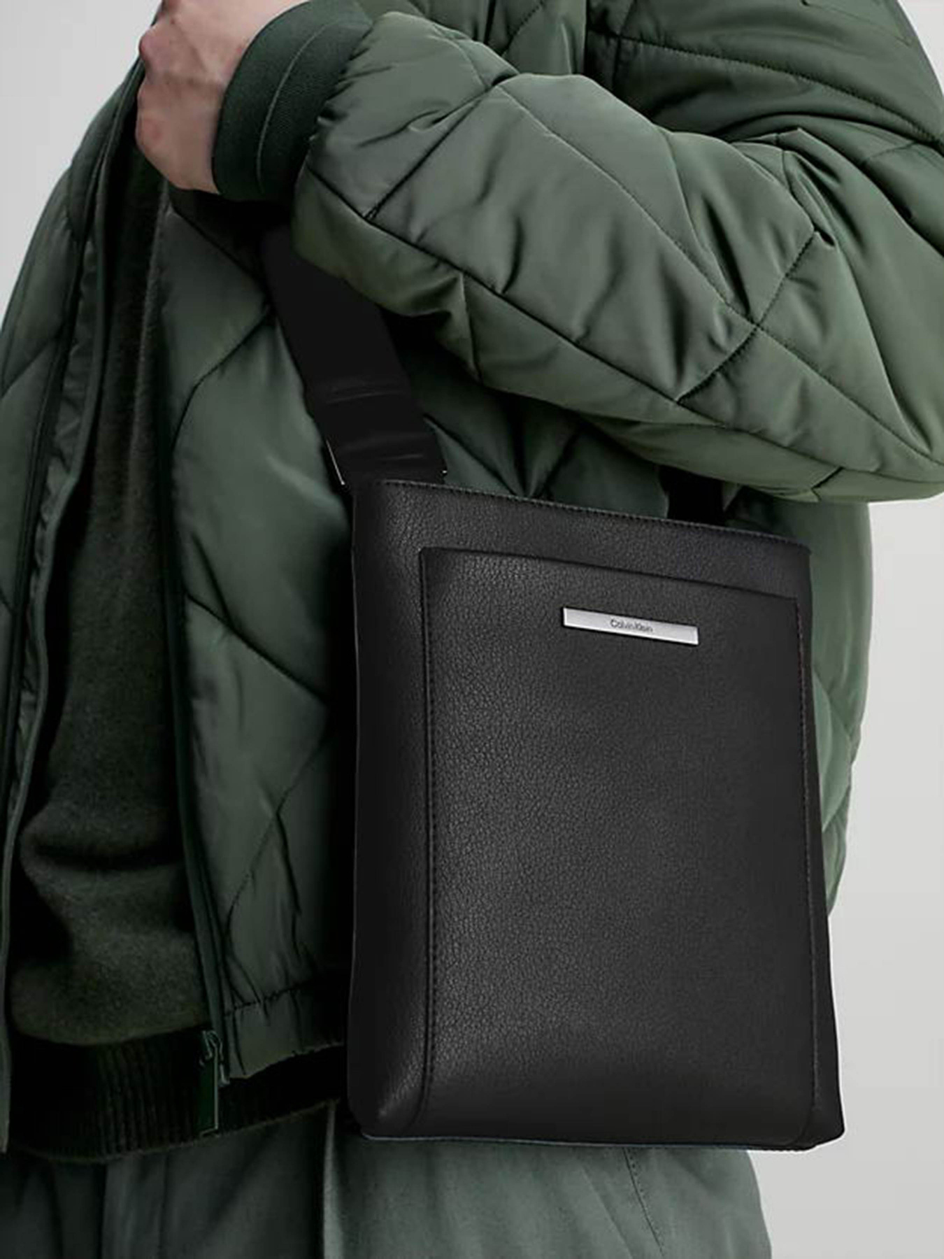 Мессенджер Calvin Klein Modern Bar Flatpack модель K50K510803-BAX Фото