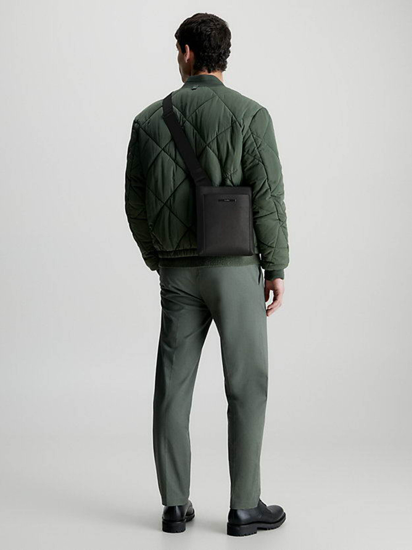 Мессенджер Calvin Klein Modern Bar Flatpack модель K50K510803-BAX Фото