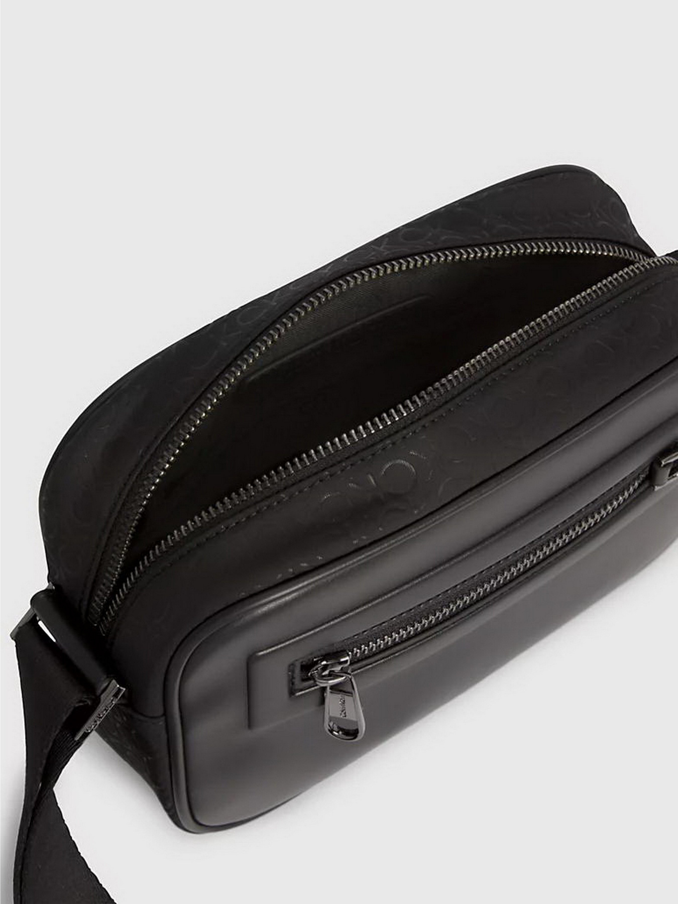Мессенджер Calvin Klein Ck Elevated Camera Bag Repreve модель K50K510852-01I Фото