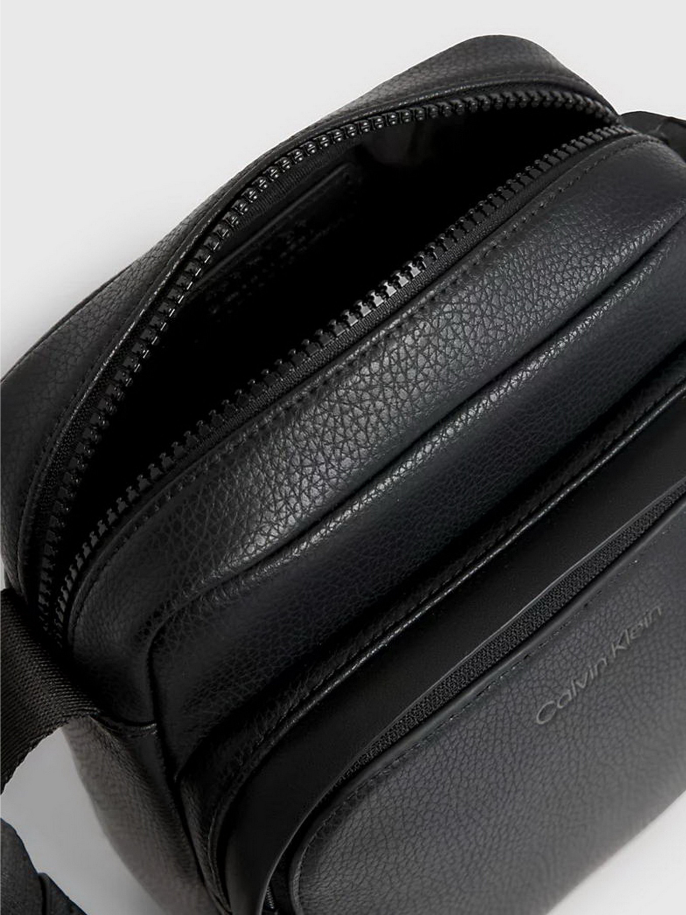 Мессенджер Calvin Klein Ck Must Reporter S W/Pckt модель K50K511187-BAX Фото