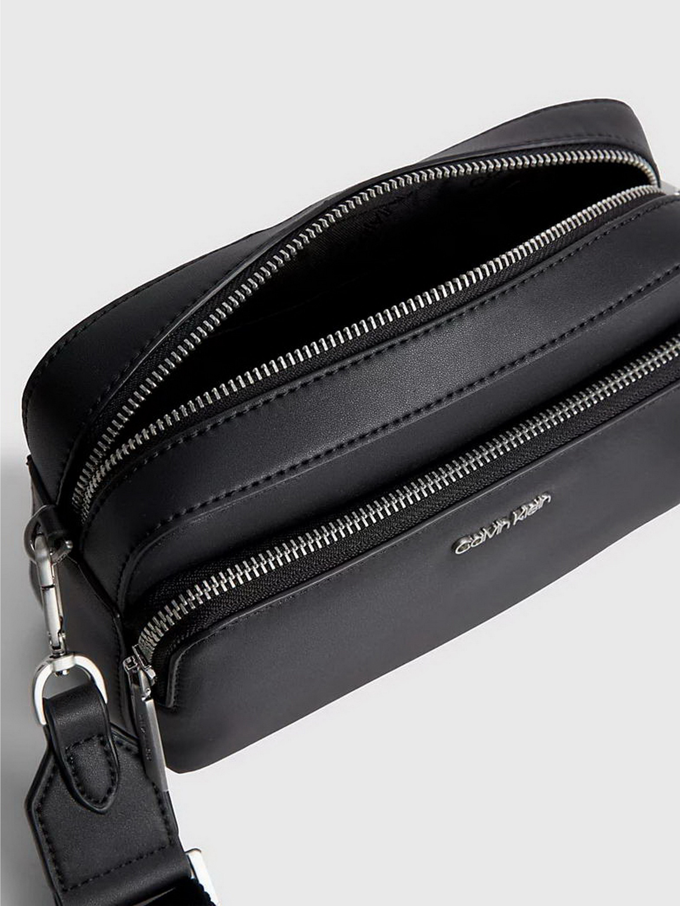 Мессенджер Calvin Klein Must Camera Bag W/Pckt Lg модель K60K608410-BAX Фото