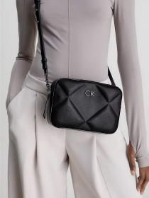 Кросс-боди Calvin Klein Re-Lock Quilt Camera Bag модель K60K610767-BAX Фото