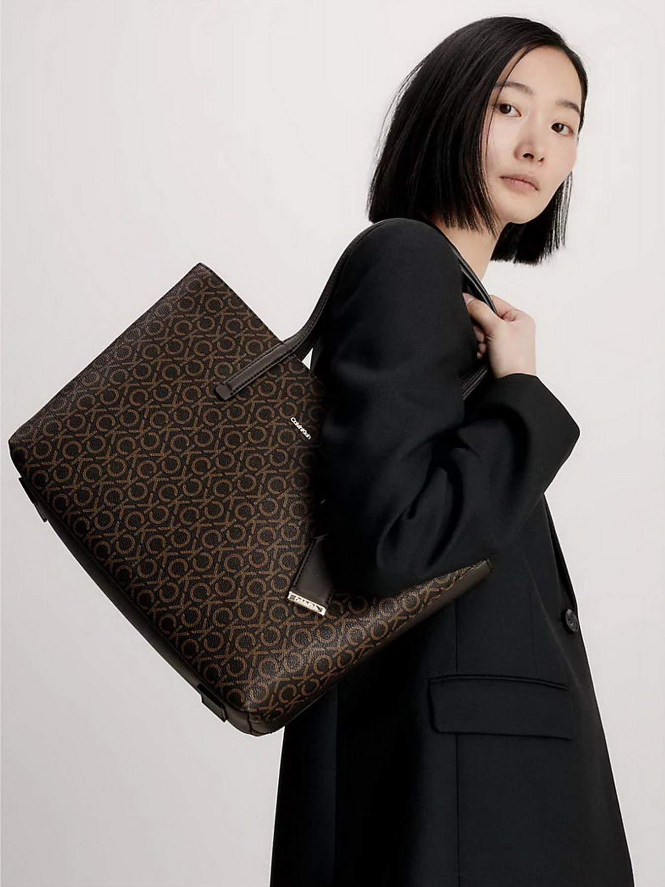 Шопер Calvin Klein Ck Must Shopper Md Mono модель K60K610923-0HD Фото