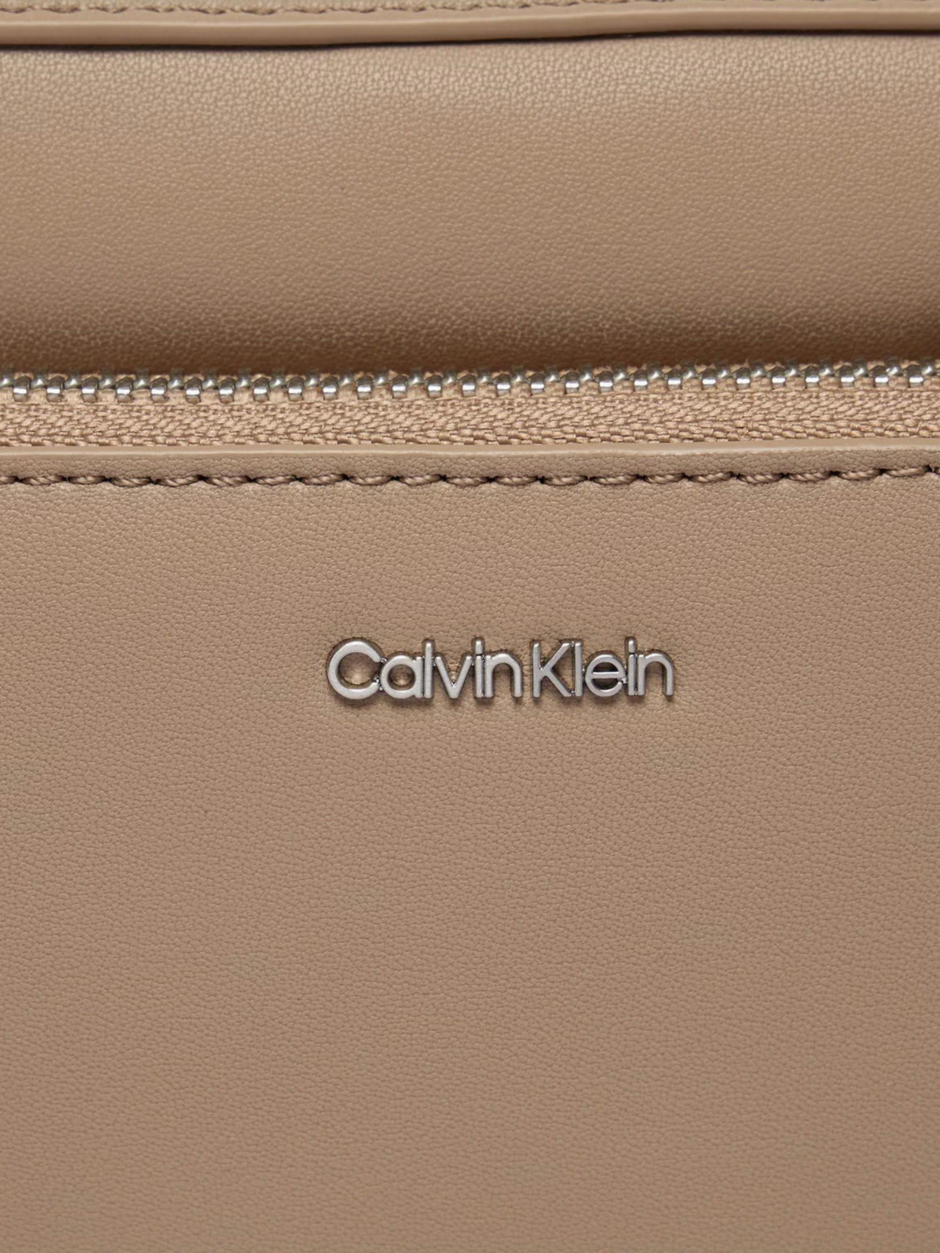 Кросс-боди Calvin Klein Ck Must Camera Bag W/Pck модель K60K608410-PFA Фото