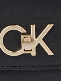 Кросс-боди Calvin Klein Re-Lock Camera Bag W/Flap модель K60K611083-BEH Фото