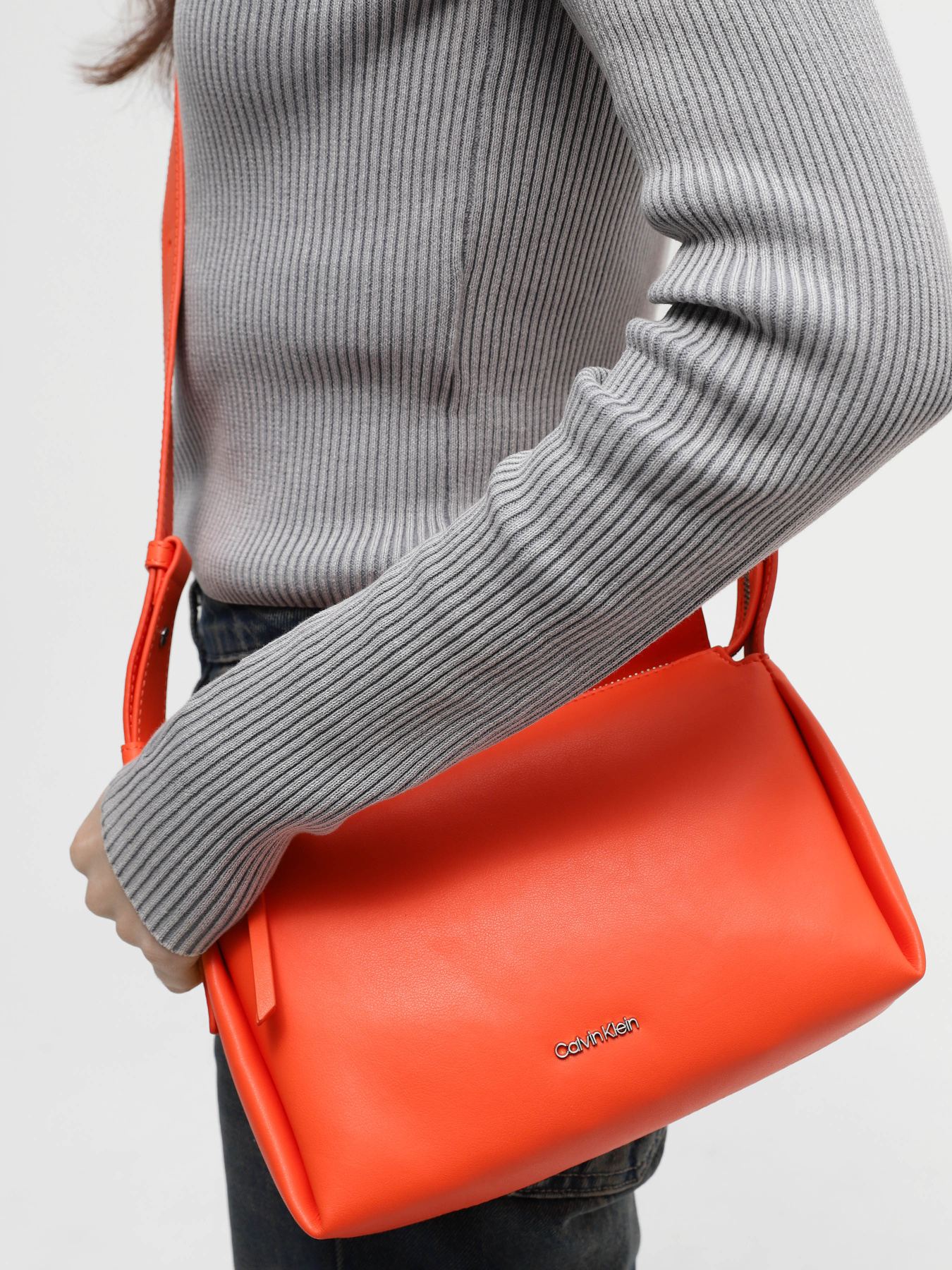 Крос-боді Calvin Klein Gracie Mini Crossbody модель K60K611346-SA3 Фото