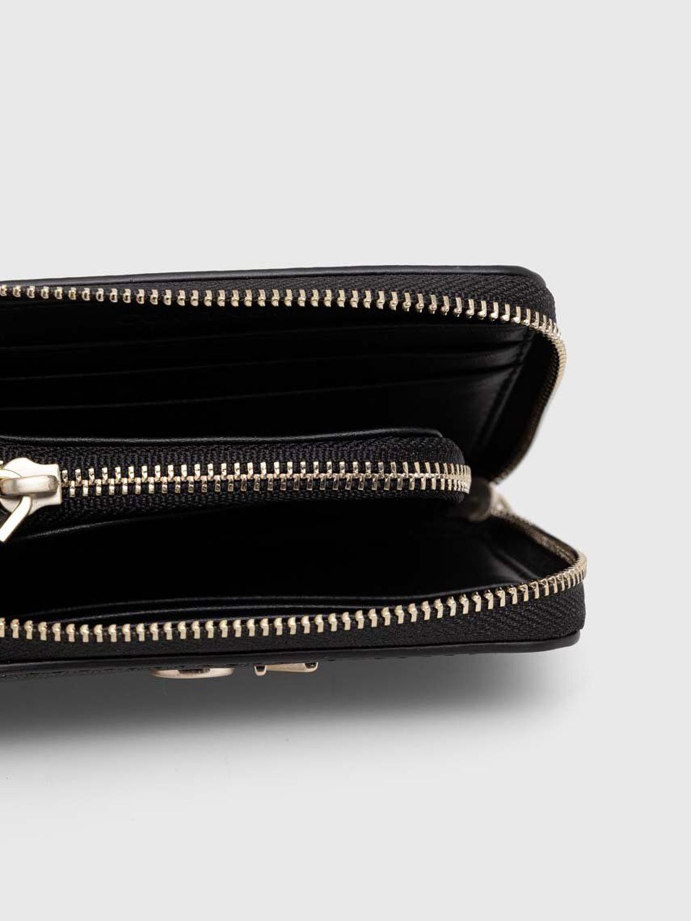 Гаманець Calvin Klein Re-Lock Za Wallet Sm модель K60K610781-BEH Фото