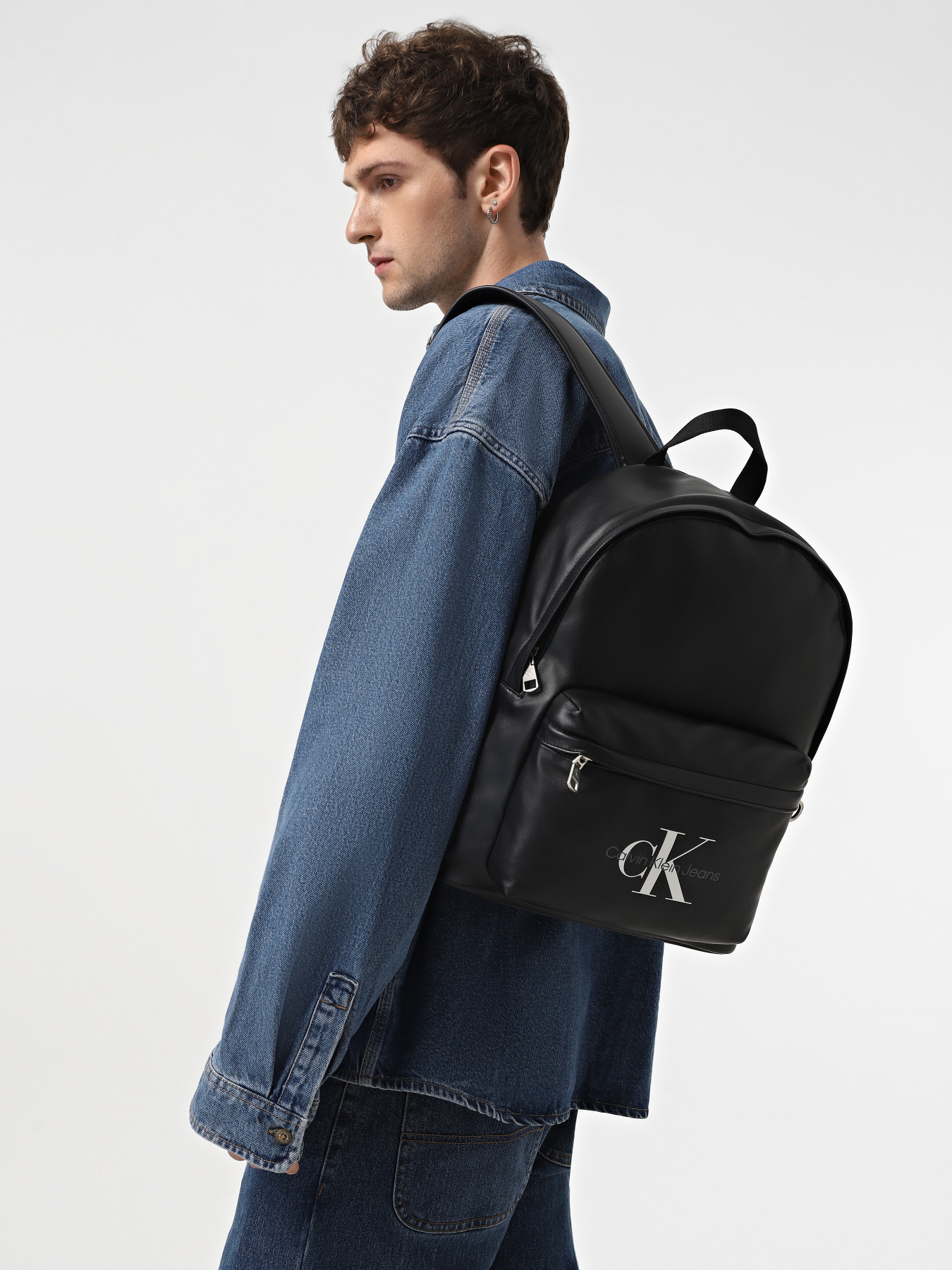 Повседневный рюкзак Calvin Klein Monogram Soft Campus Bp40 модель K50K511522-BEH Повседневный рюкзак Calvin Klein Monogram Soft Campus Bp40 модель K50K511522-BEH Фото