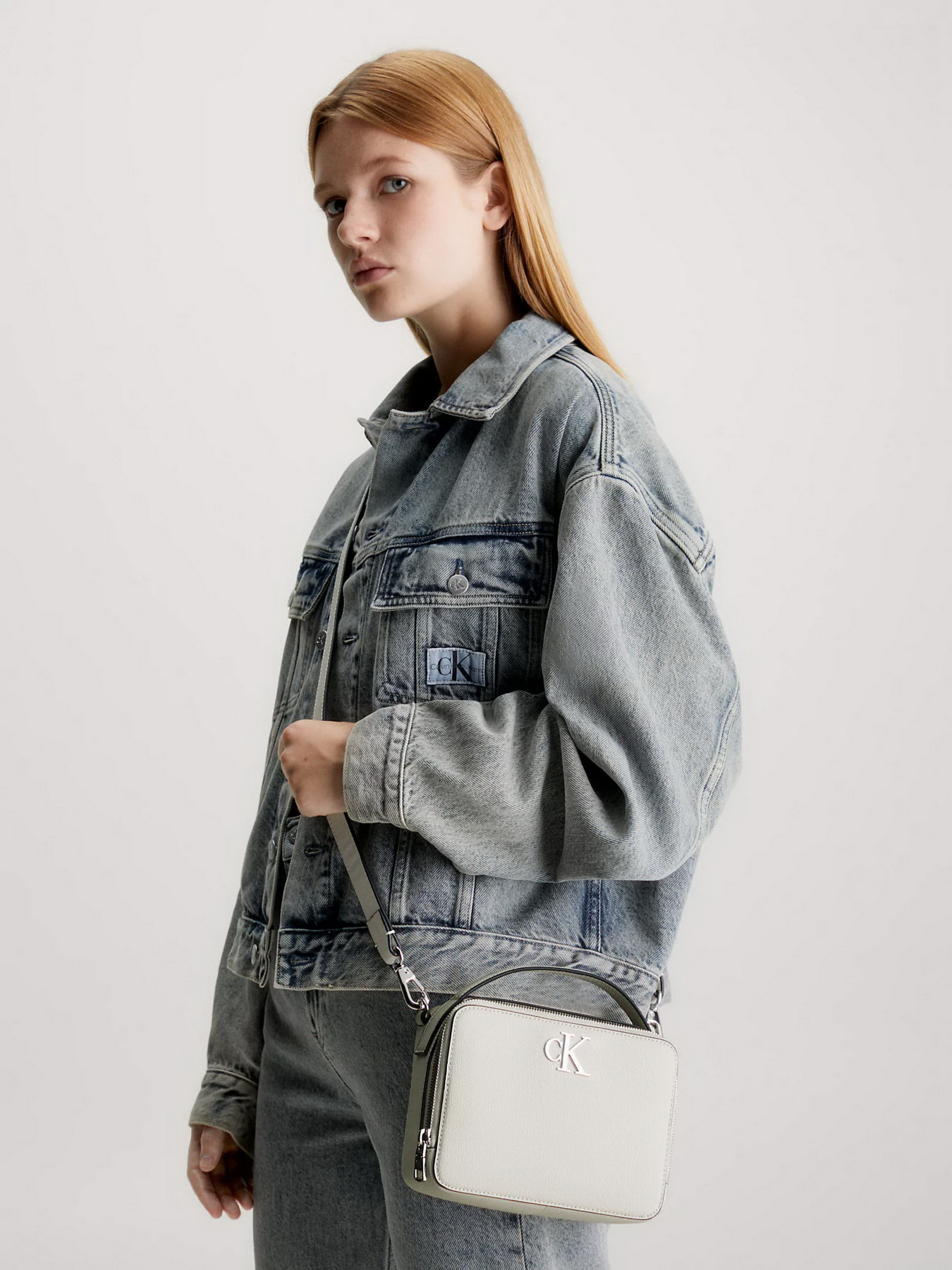 Кросс-боди Calvin Klein Minimal Monogram Camera Bag18 модель K60K610683-CI2 Фото