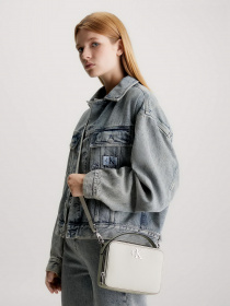 Кросс-боди Calvin Klein Minimal Monogram Camera Bag18 модель K60K610683-CI2 Фото