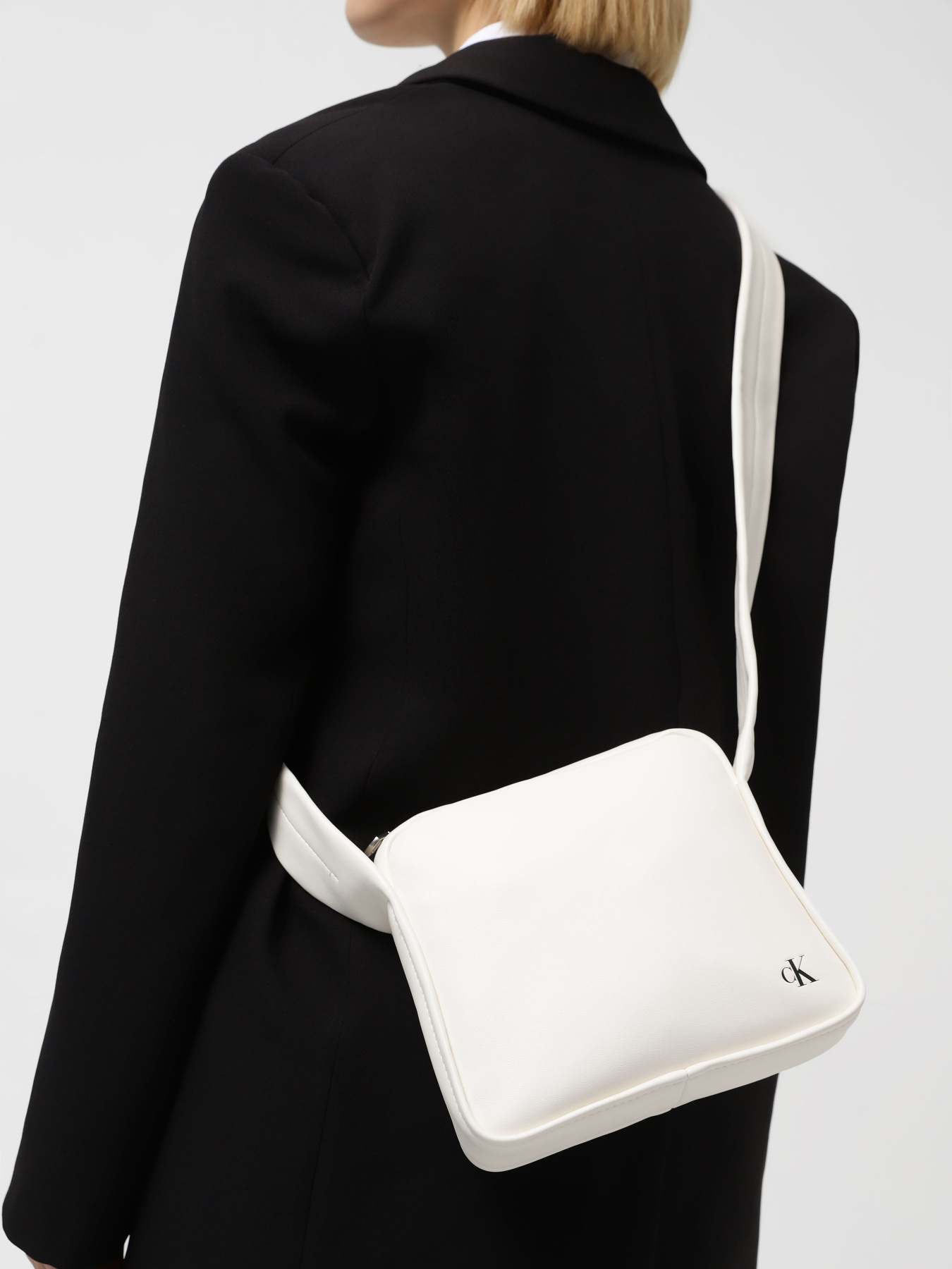 Кросс-боди Calvin Klein Block Sq Camerabag21 Pu модель K60K611468-YAF Фото