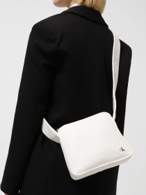 Крос-боді Calvin Klein Block Sq Camerabag21 Pu модель K60K611468-YAF Фото