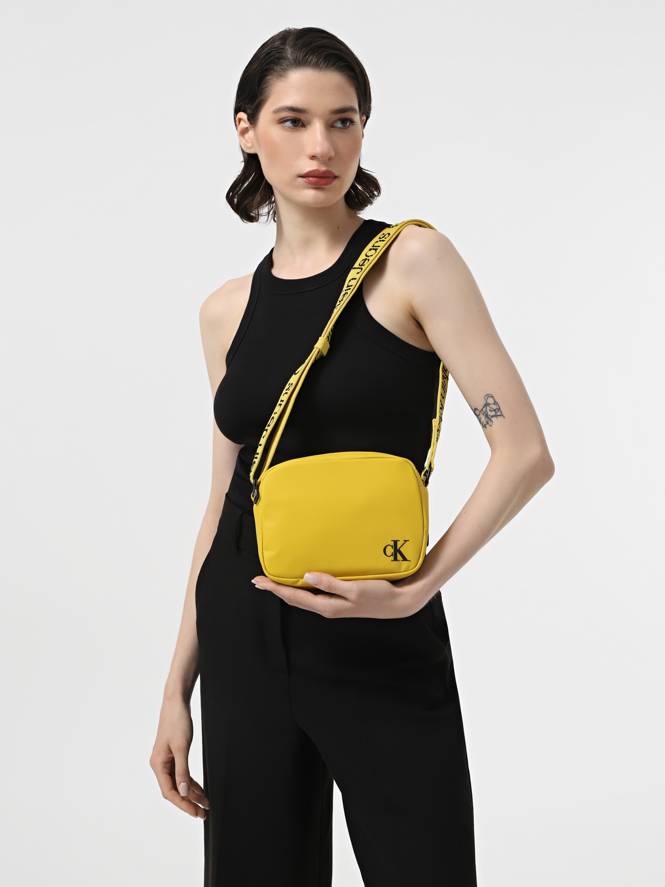 Кросс-боди Calvin Klein Ultralight Dblzipcamera Bag21 Ru модель K60K611502-ZIE Фото