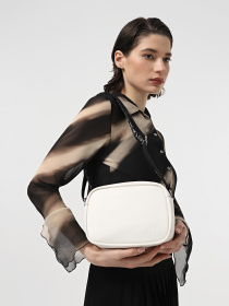 Кросс-боди Calvin Klein Ultralight Dblzip Camerabag21 Pu модель K60K611554-YAF Фото