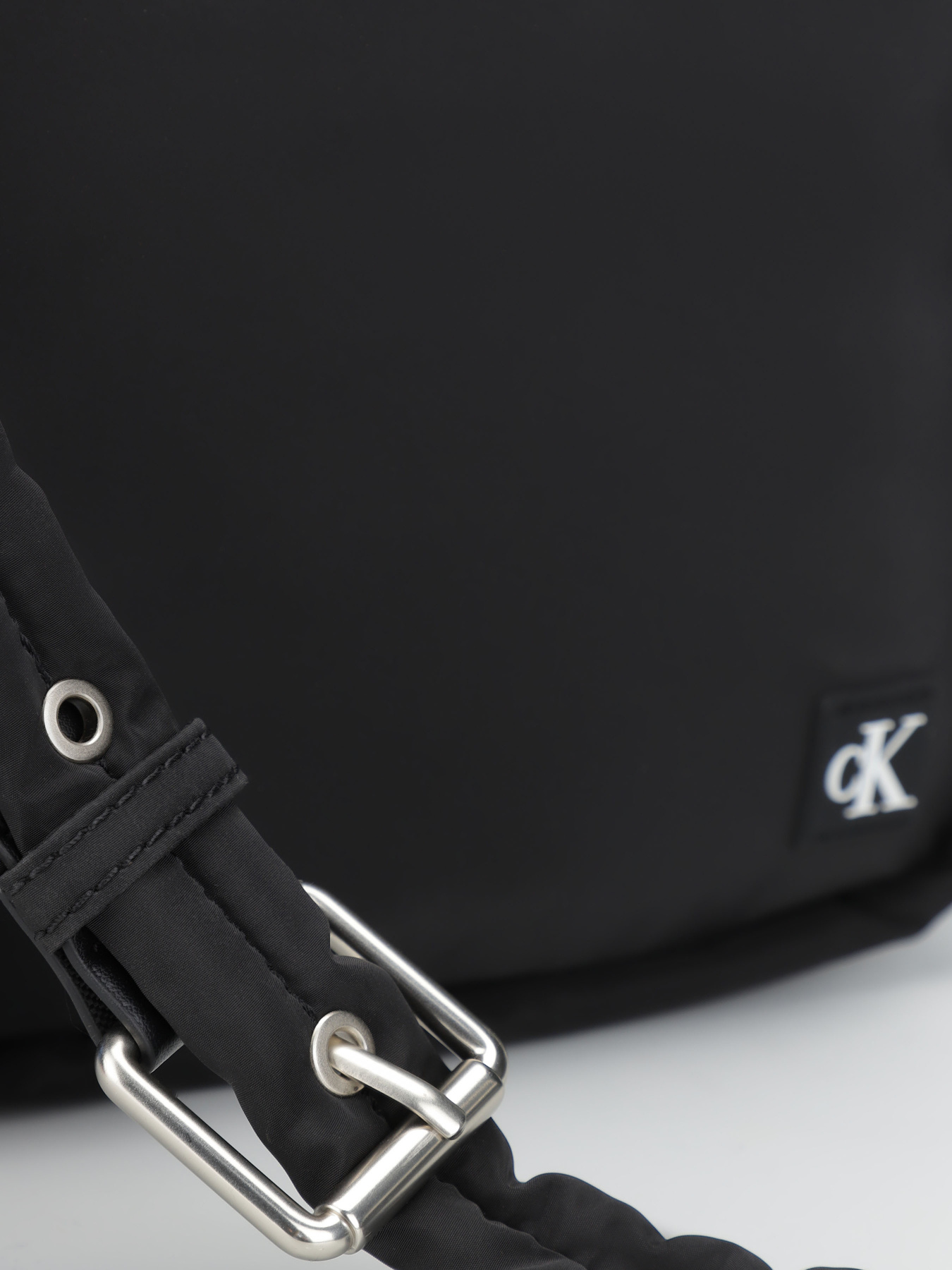 Кросс-боди Calvin Klein Block Sq Camerabag21 Ny модель K60K611557-BEH Фото