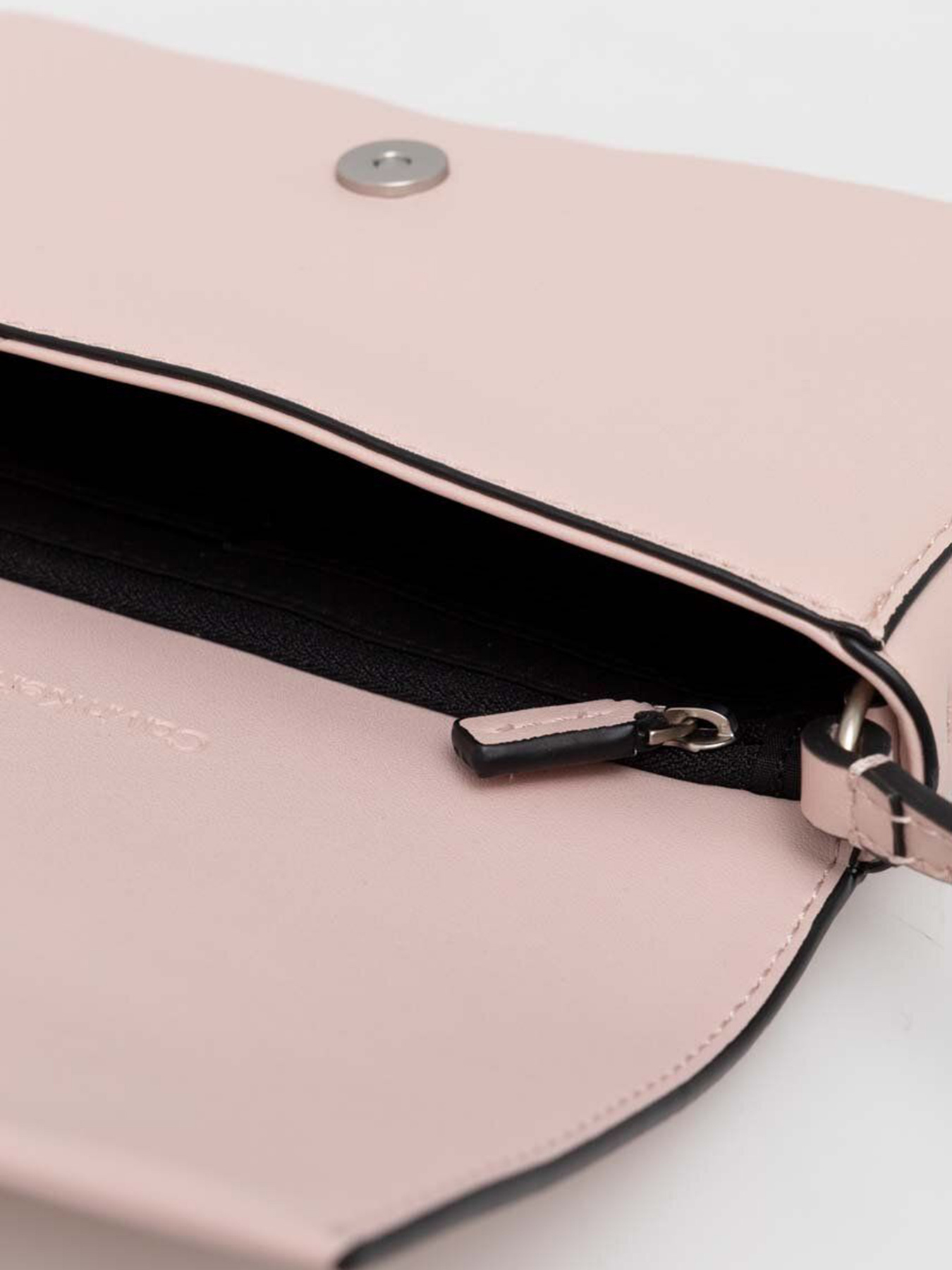 Гаманець Calvin Klein Sculpted Wallet Ph Cb19 Mono модель K60K611543-TFT Гаманець Calvin Klein Sculpted Wallet Ph Cb19 Mono модель K60K611543-TFT Фото